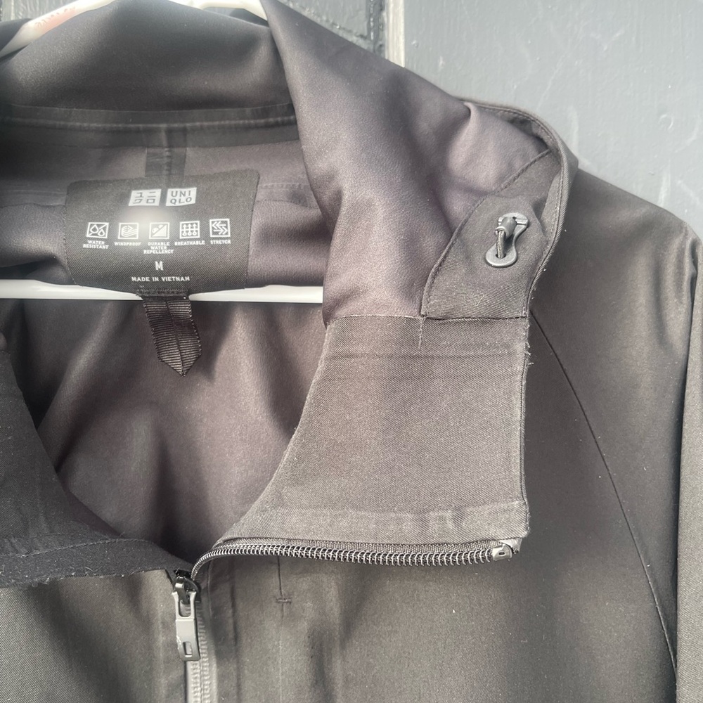 Uniqlo Lightweight Windbreaker Water Resistant Blavk Men’s Jacket